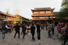 Spontaner Gemeinschaftstanz in Lijiang
